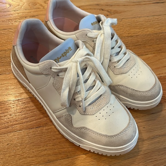 Easy Spirit like new sneakers! Size 7.5. Just adorable! - Picture 4 of 5